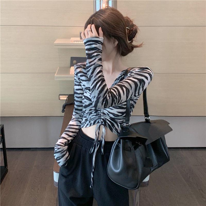 【送料無料】Vネック 長袖シャツ オールマッチ 2023春トレンド 韓国カジュアル 韓国ストリート mry000580