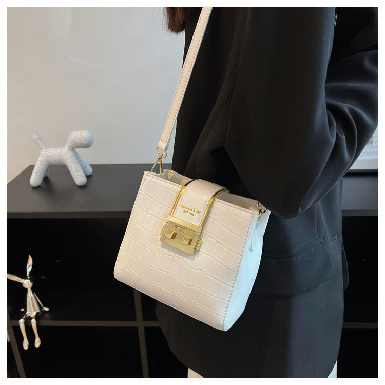 プッシュロック スクエア ショルダーバッグ mry000221