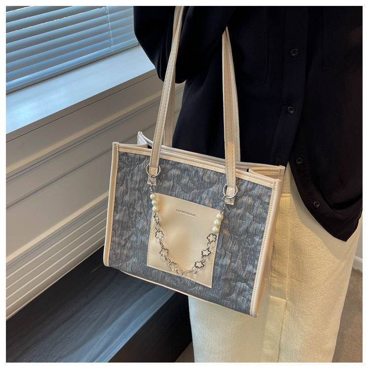 【送料無料】4色展開 パールチャーム付きトートバッグ mry000615