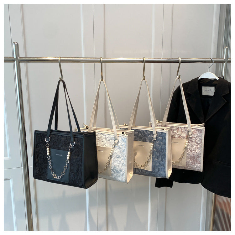 【送料無料】4色展開 パールチャーム付きトートバッグ mry000615