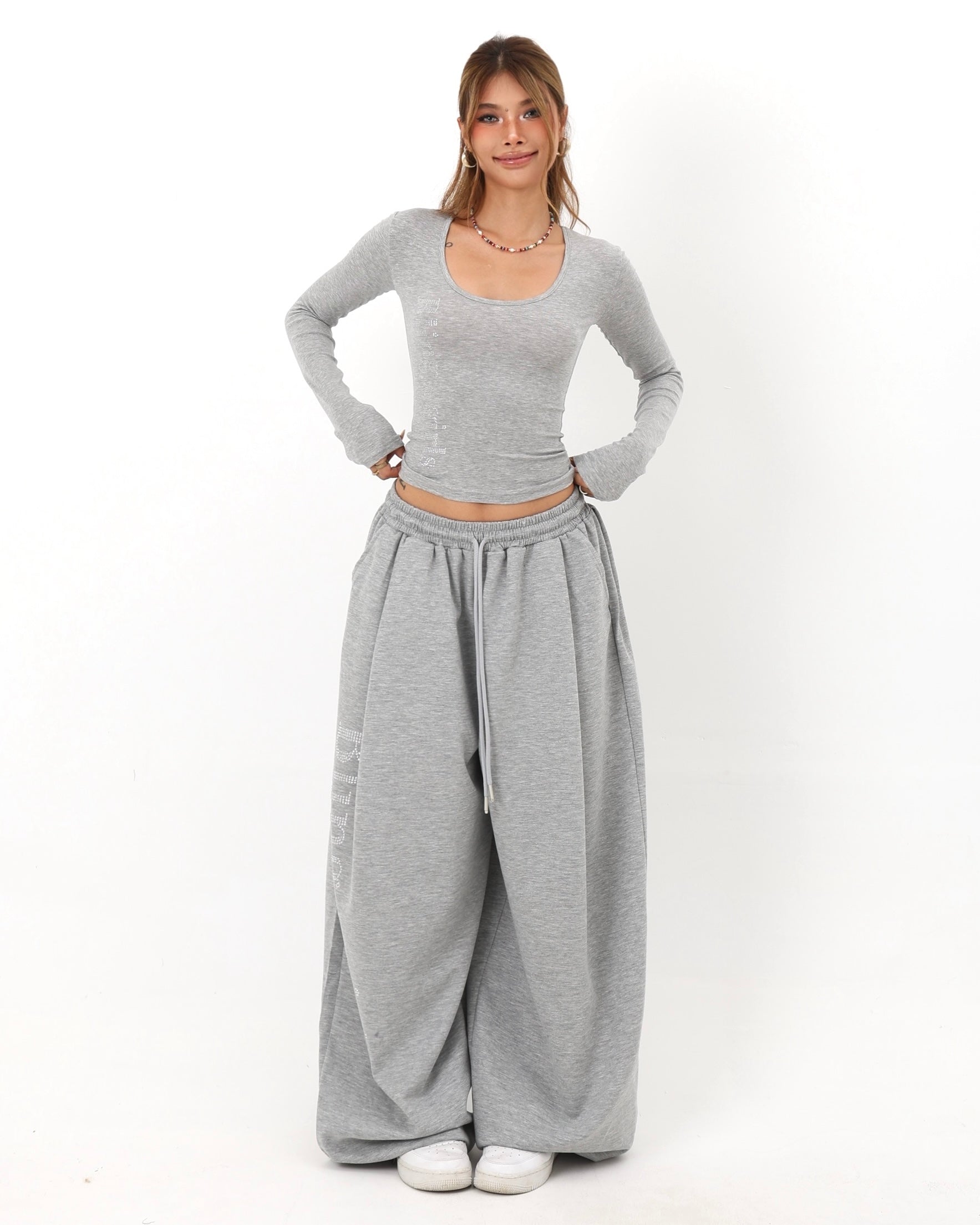 【Set-Up】Bling Logo Scoop Top & Extreme Wide Sweatpants Set-Up mry001890