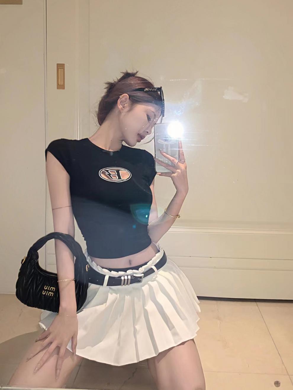 2カラー展開 デザイン ホットガール Tシャツ ショート トップス 韓国カジュアル 韓国ストリート mry000660