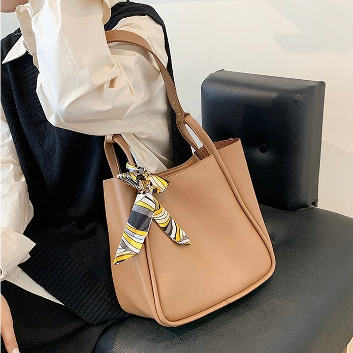 スカーフ付き ソフトレザー ショルダーバッグ mry000220