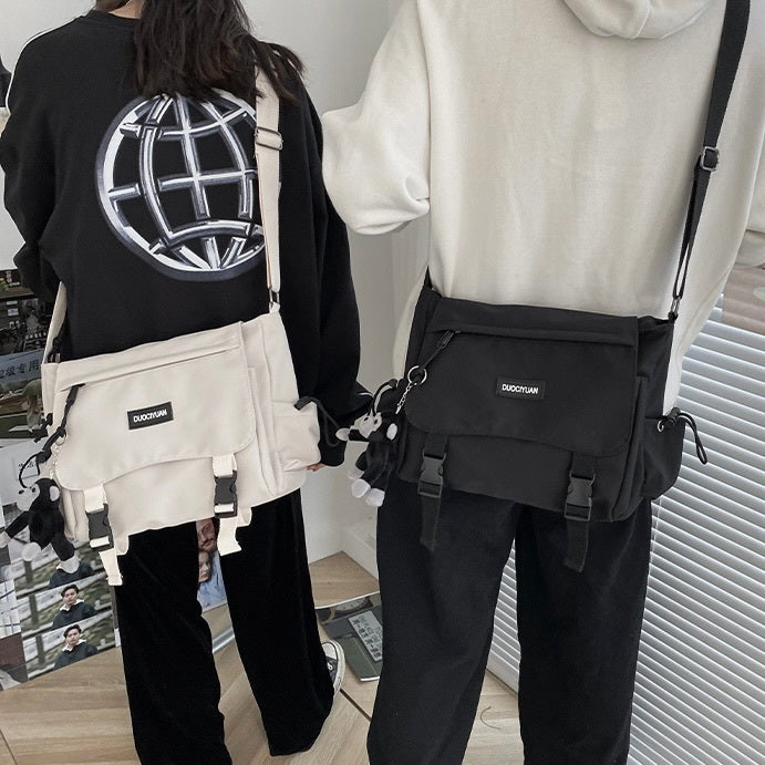 【送料無料】2カラー展開 2023SS ボディーバッグ 斜めがけ スチューデントスタイル韓国ストリート mry000921