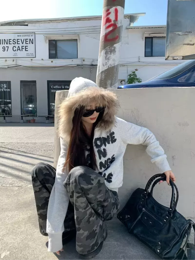 Fur Hood Graphic Zip Hoodie mry002026