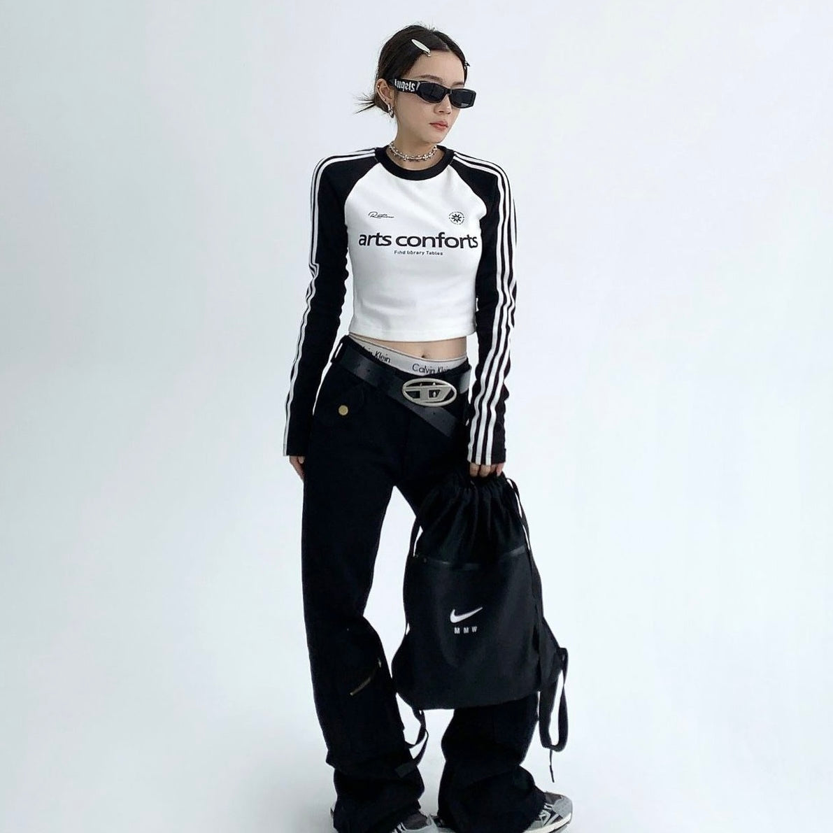 ヨーロッパ 韓国ストリート 韓国カジュアル スポーティ ショート丈 ロゴ入り長袖トップス mry001049