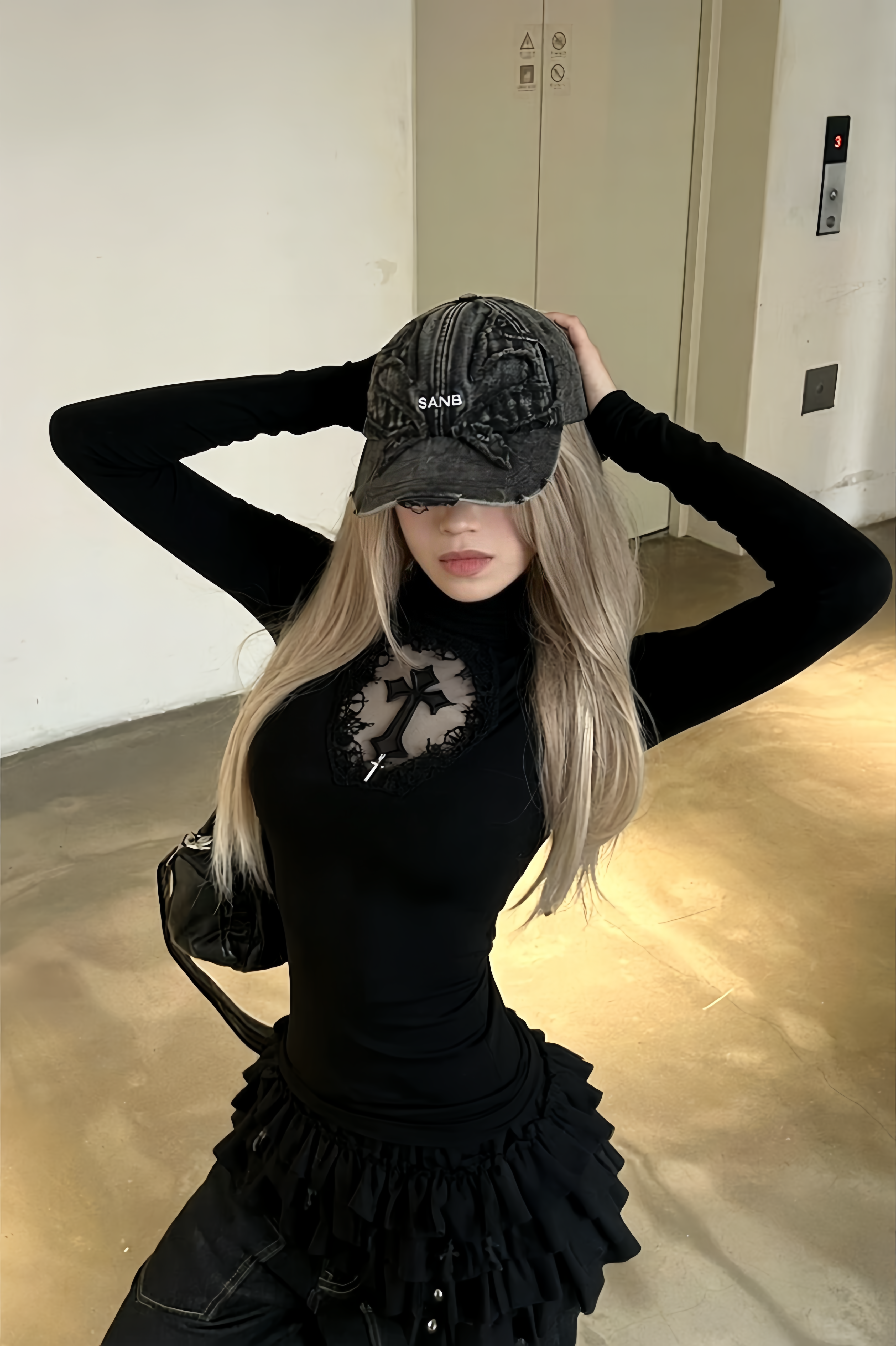 【トップス】レースクロスカットアウトトップス mry002329