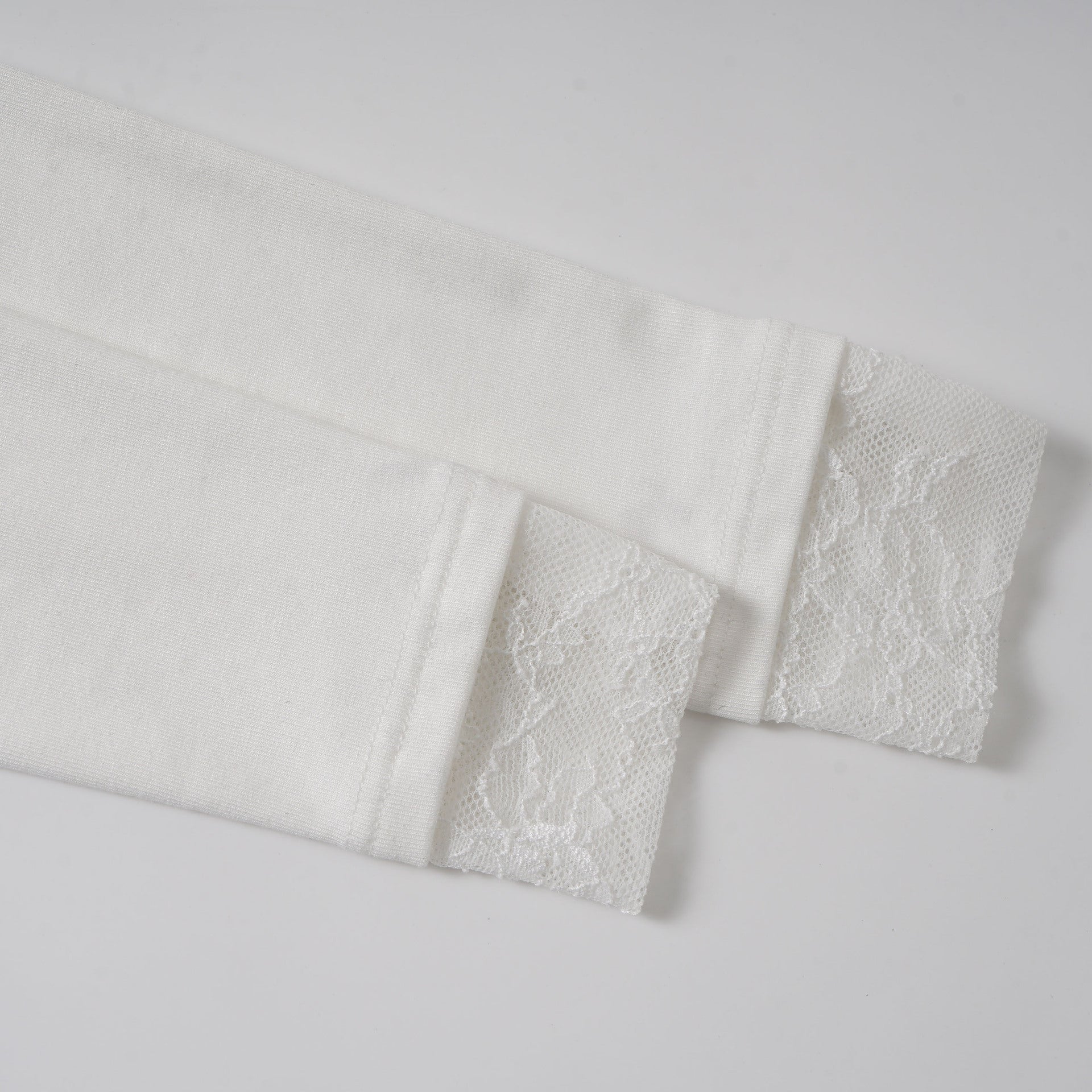 【2color】Butterfly Chains Graphic Slim Fit Top mry001731