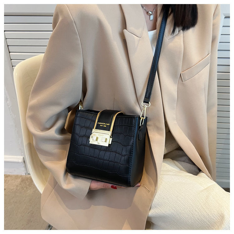 プッシュロック スクエア ショルダーバッグ mry000221