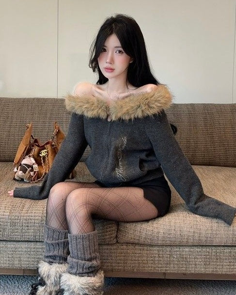 Off-Shoulder Faux Fur Zip Knit mry002083