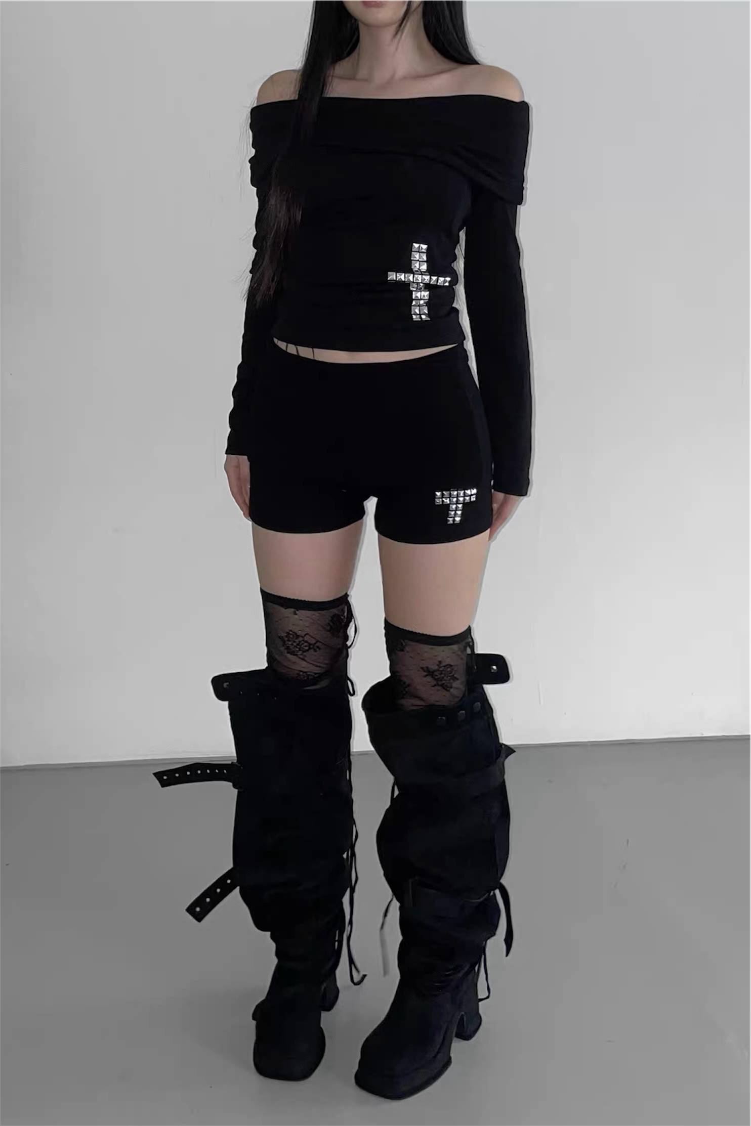 【セットアップ/2color】クロススタッズトップス&ショートパンツ mry002272