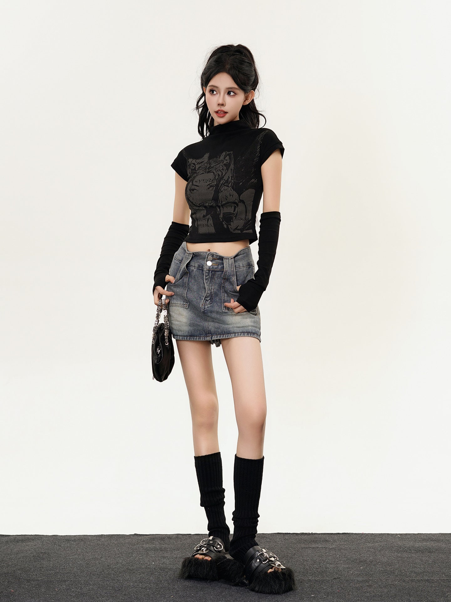 【2color】Cyber Graphic Mock Neck T-Shirt mry001713