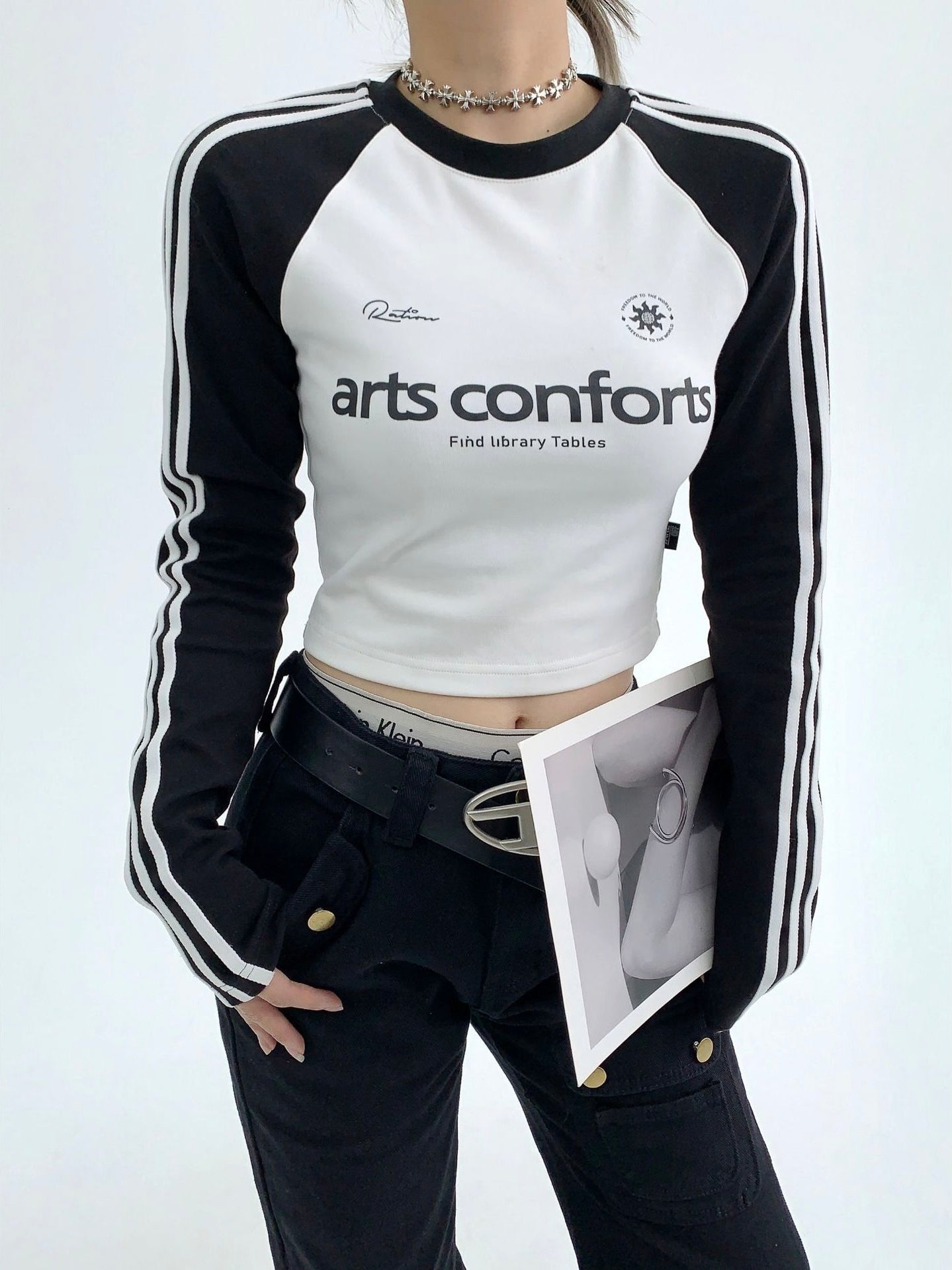 ヨーロッパ 韓国ストリート 韓国カジュアル スポーティ ショート丈 ロゴ入り長袖トップス mry001049