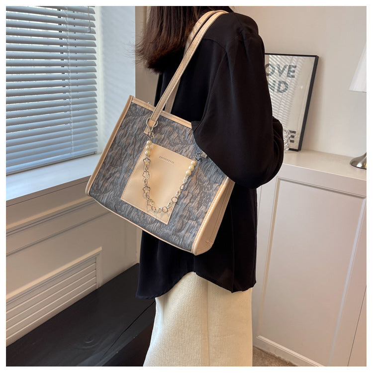 【送料無料】4色展開 パールチャーム付きトートバッグ mry000615