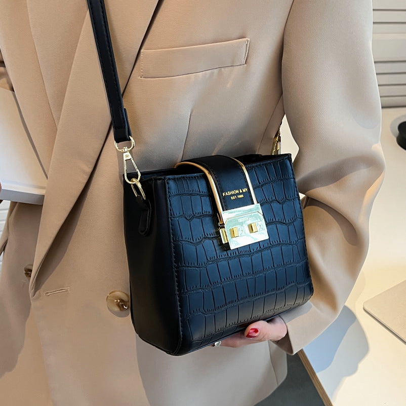 プッシュロック スクエア ショルダーバッグ mry000221