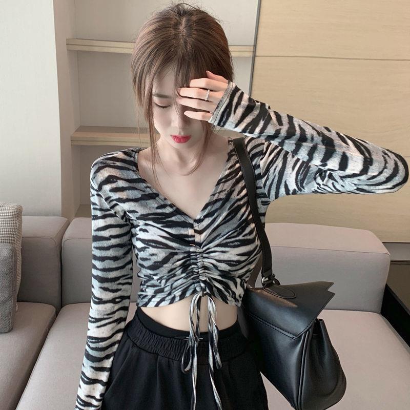 【送料無料】Vネック 長袖シャツ オールマッチ 2023春トレンド 韓国カジュアル 韓国ストリート mry000580