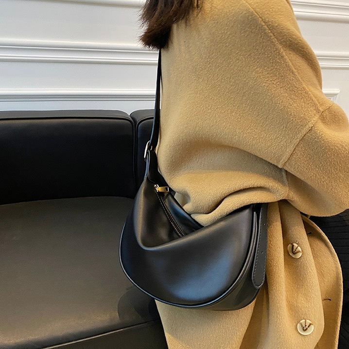 2カラー展開 ハーフムーンバッグ mry001576