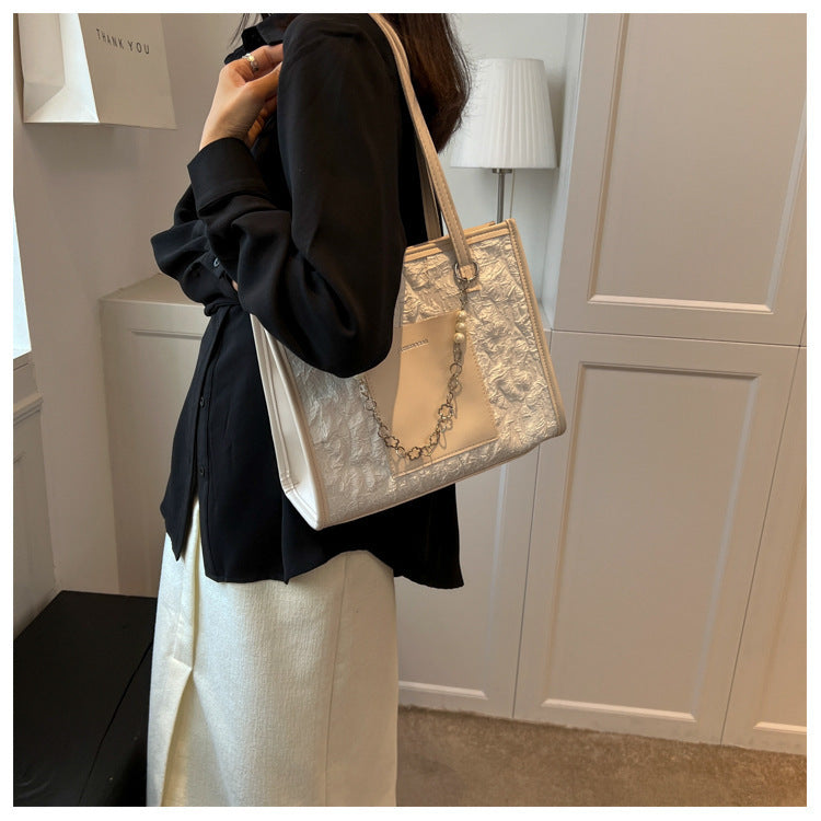 【送料無料】4色展開 パールチャーム付きトートバッグ mry000615