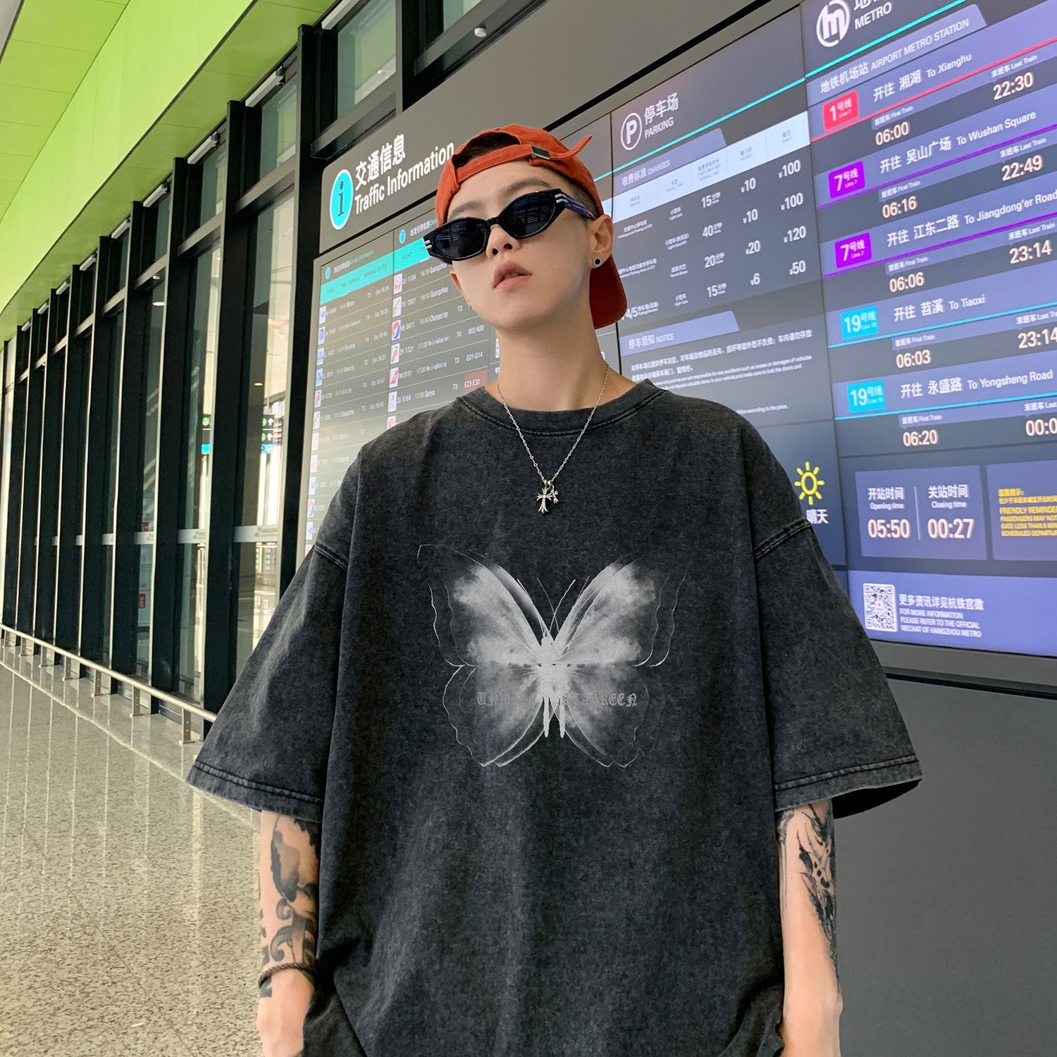 【送料無料】2カラー展開 2023SS レトロ グラフィック バタフライ ルーズ ビッグ Tシャツ ユニセックス 韓国ストリート 韓国カジュアル　mry000843