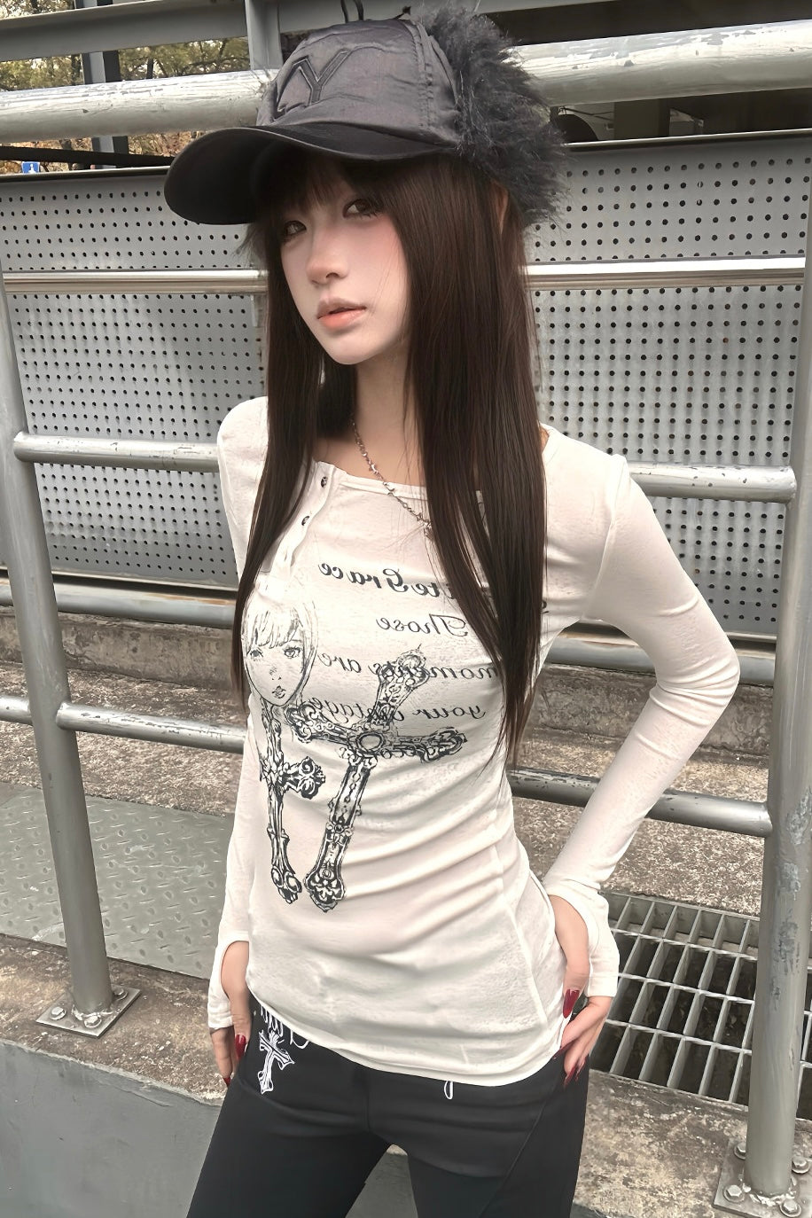 Grunge Cross Illustration Fitted Tops mry002249