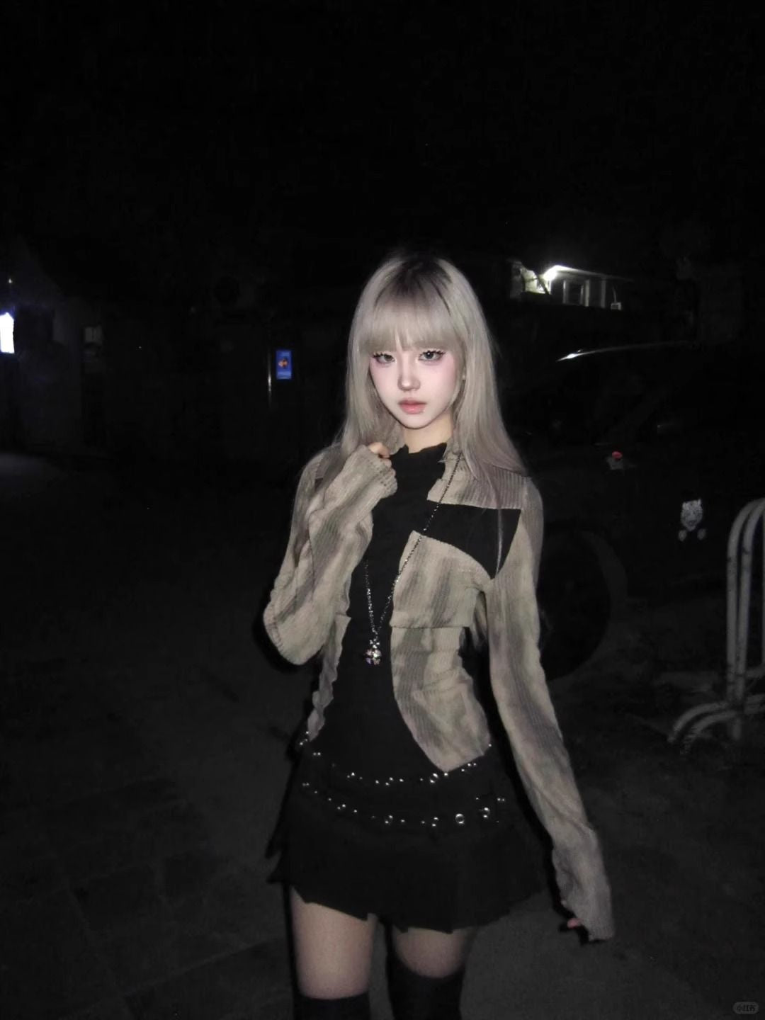 Cross-Panel Sheer Long-Sleeve Top mry002181