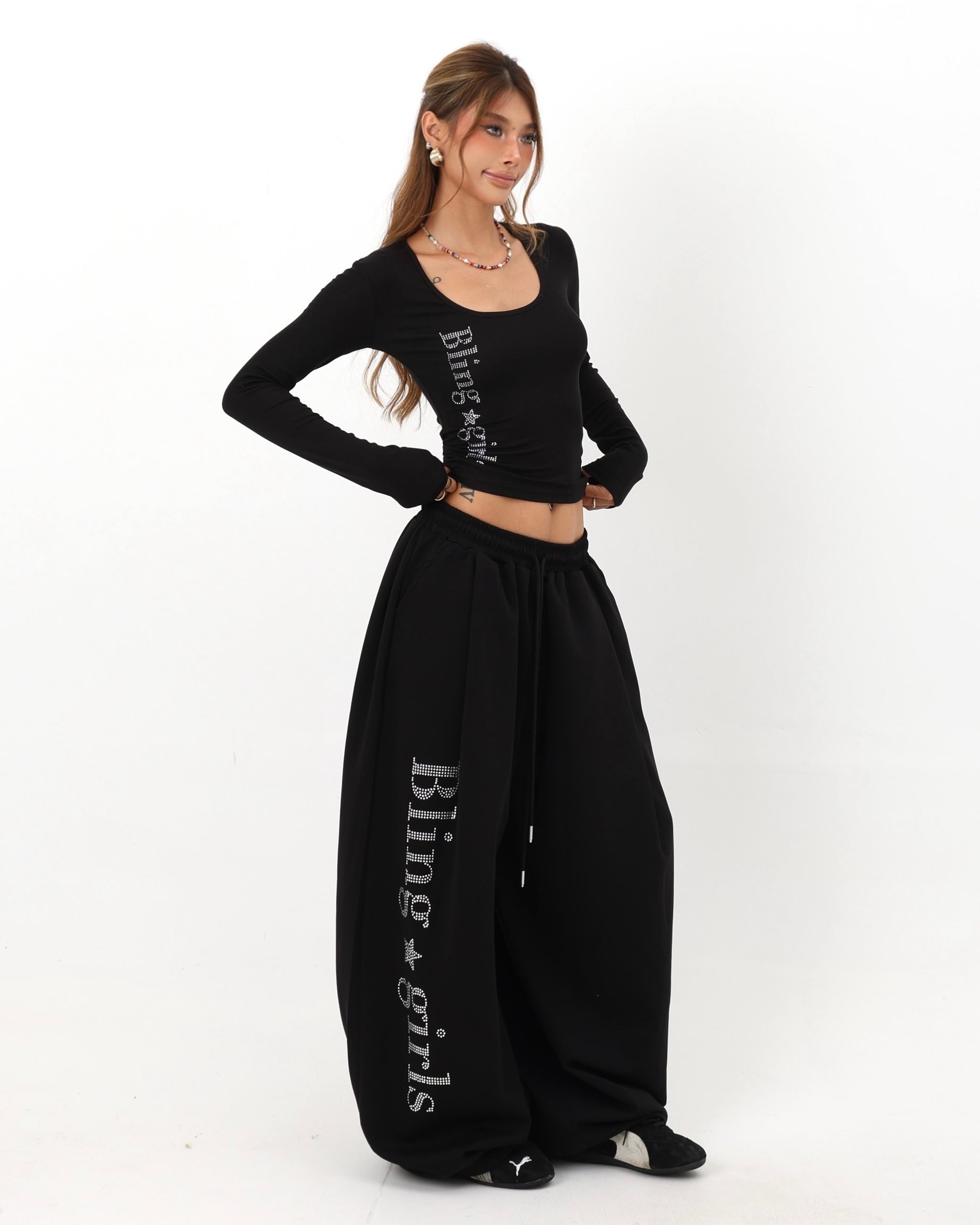 【Set-Up】Bling Logo Scoop Top & Extreme Wide Sweatpants Set-Up mry001890