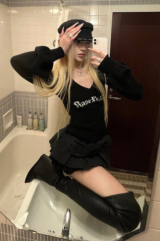 V-Neck Logo Knit Top mry002221