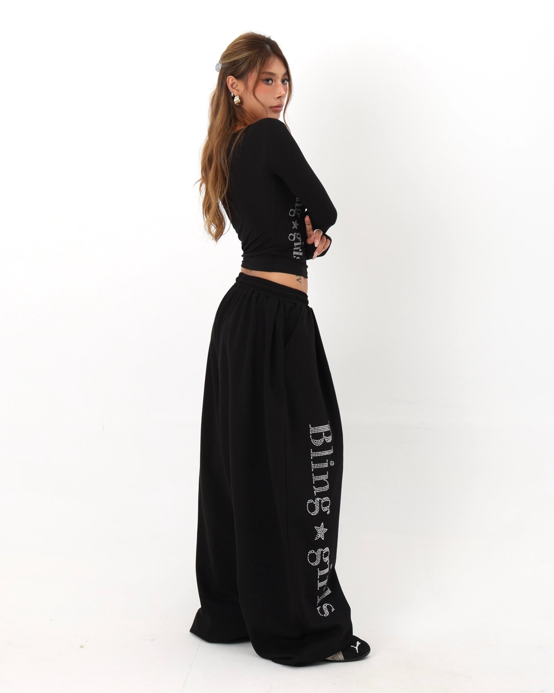 【Set-Up】Bling Logo Scoop Top & Extreme Wide Sweatpants Set-Up mry001890