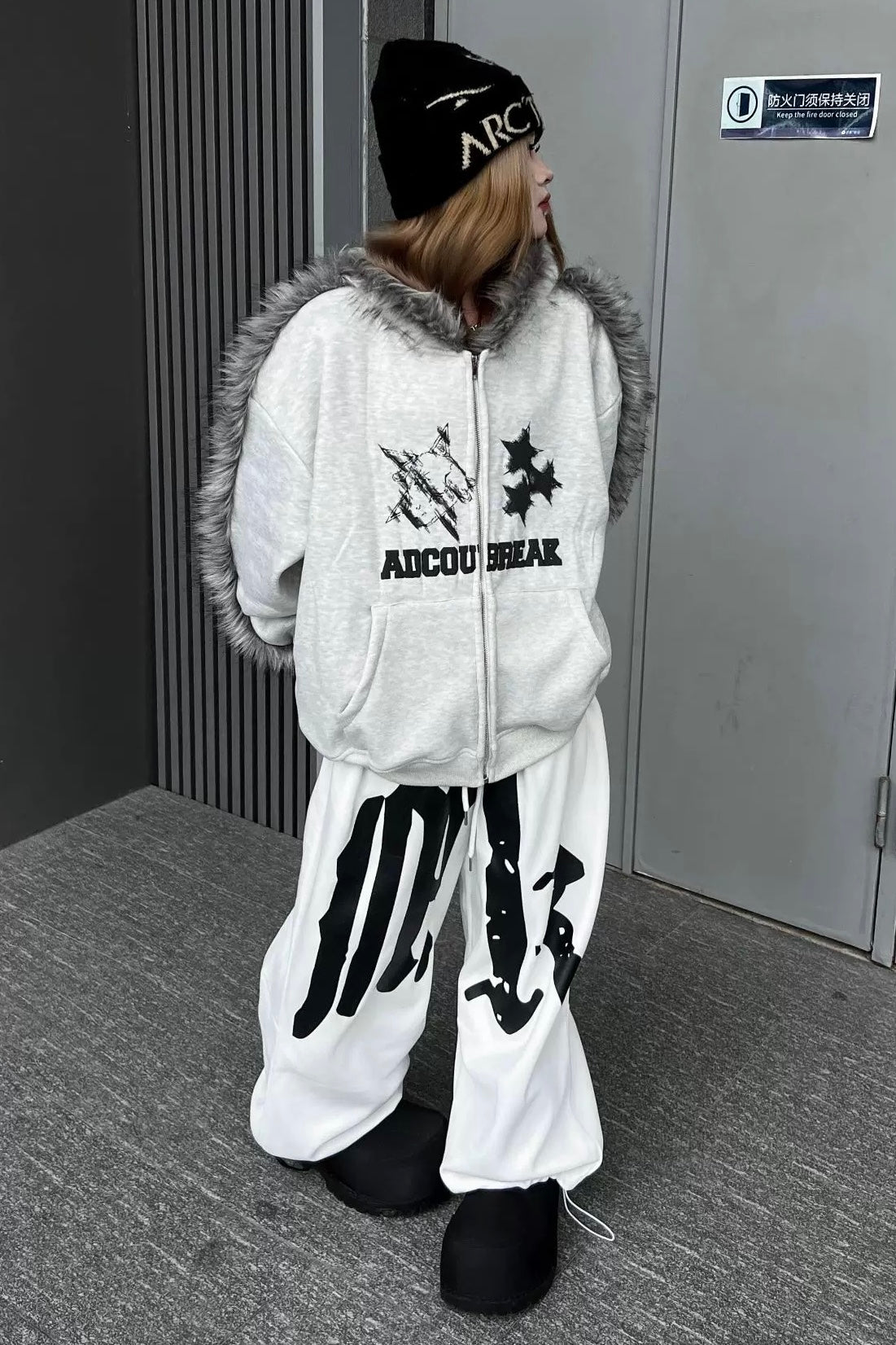 Star Graphic Fur Trim Zip Hoodie mry002151