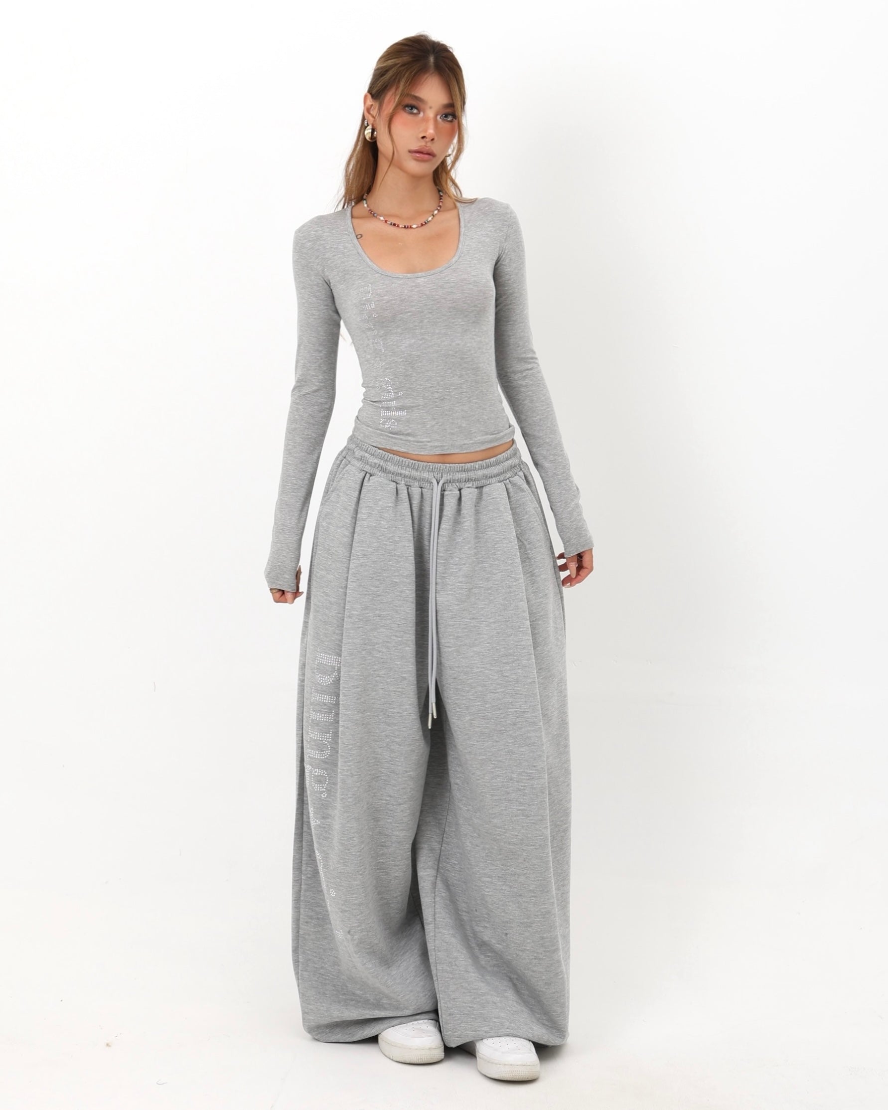 【Set-Up】Bling Logo Scoop Top & Extreme Wide Sweatpants Set-Up mry001890