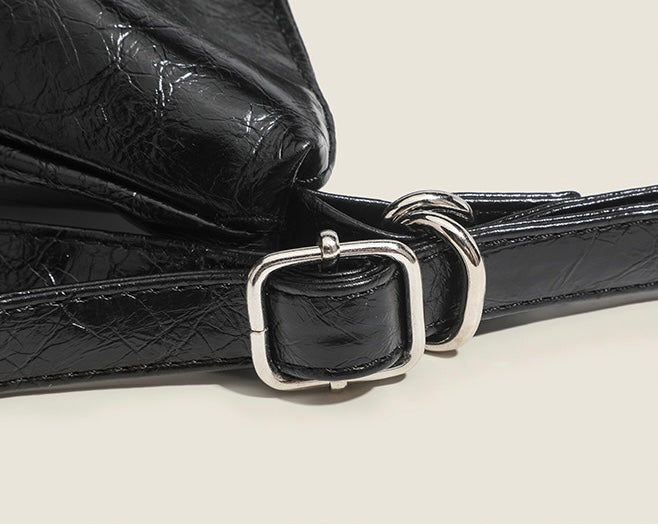 【2color】Lustrous Chain-Detail Shoulder Bag mry001665