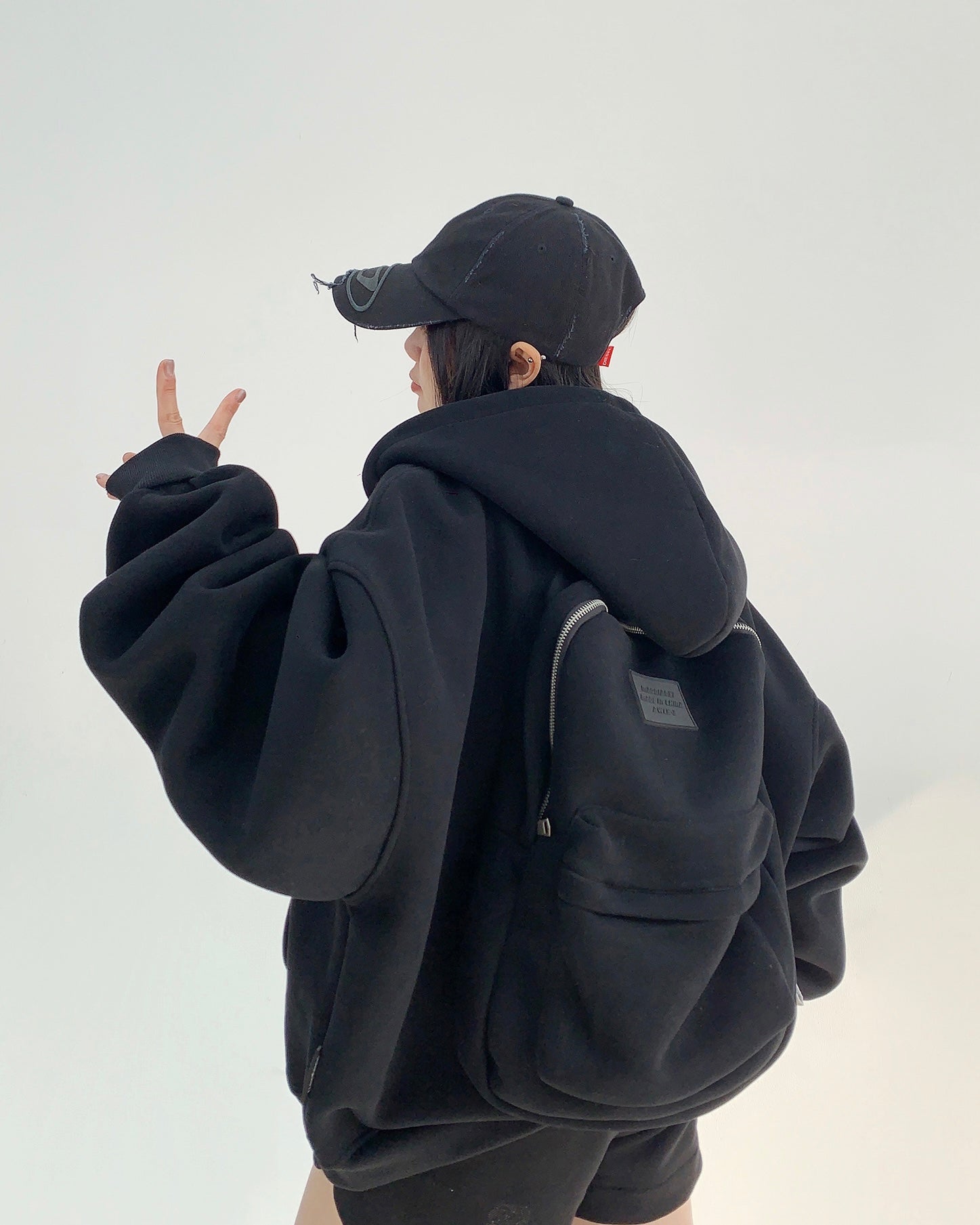 【評価★4.8以上／高品質】Backpack-Attached Oversized Hoodie mry001902
