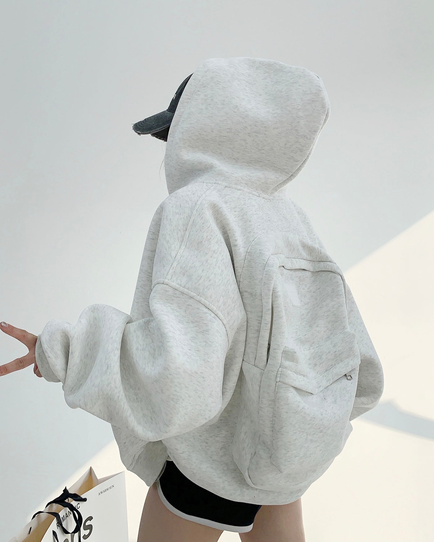 【評価★4.8以上／高品質】Backpack-Attached Oversized Hoodie mry001902