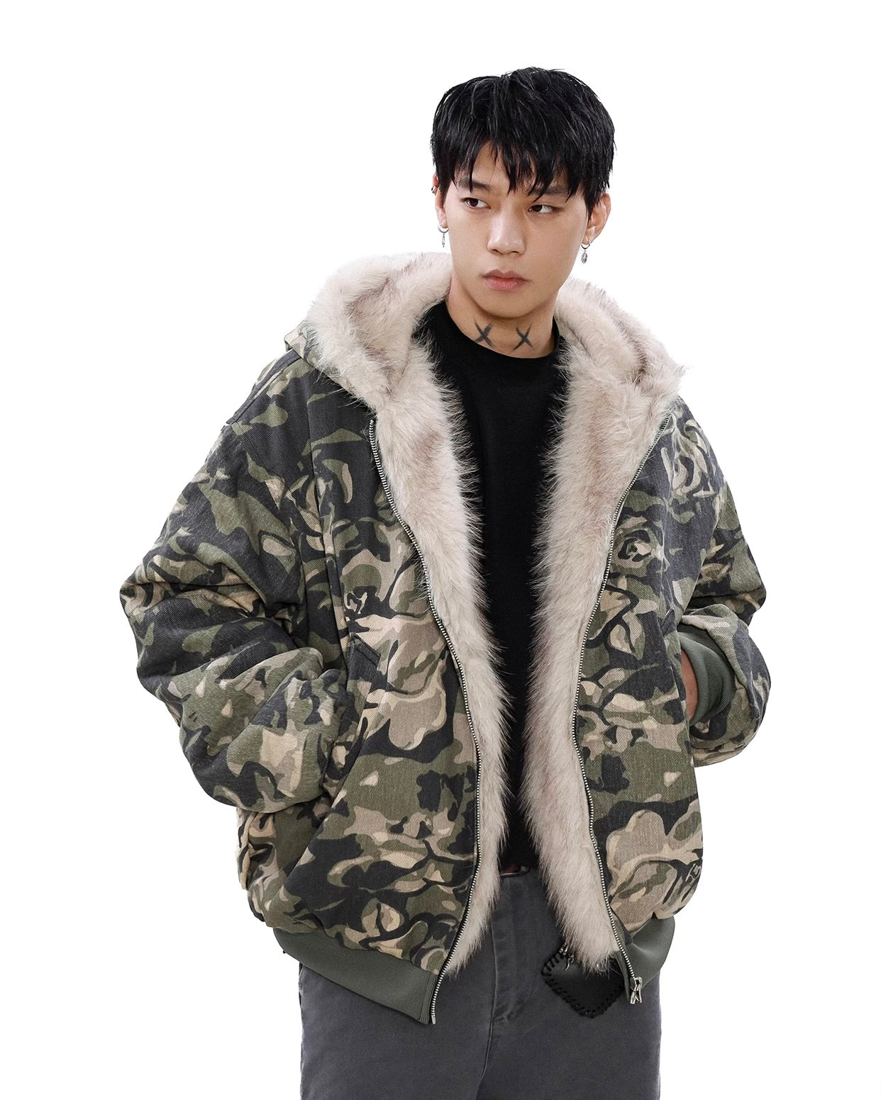 『評価★4.8以上／トレンド大人気アウター』Camo Fur-Lined Hooded Jacket mry001848