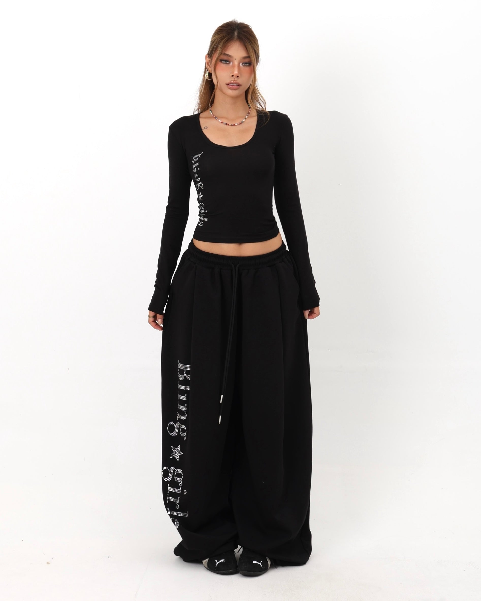【Set-Up】Bling Logo Scoop Top & Extreme Wide Sweatpants Set-Up mry001890