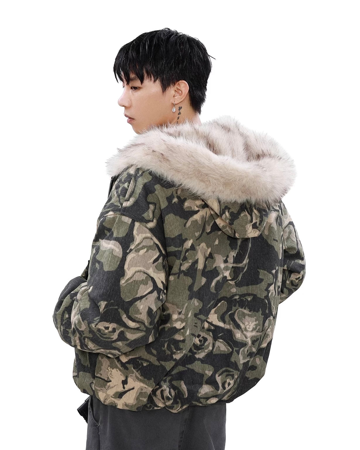 『評価★4.8以上／トレンド大人気アウター』Camo Fur-Lined Hooded Jacket mry001848