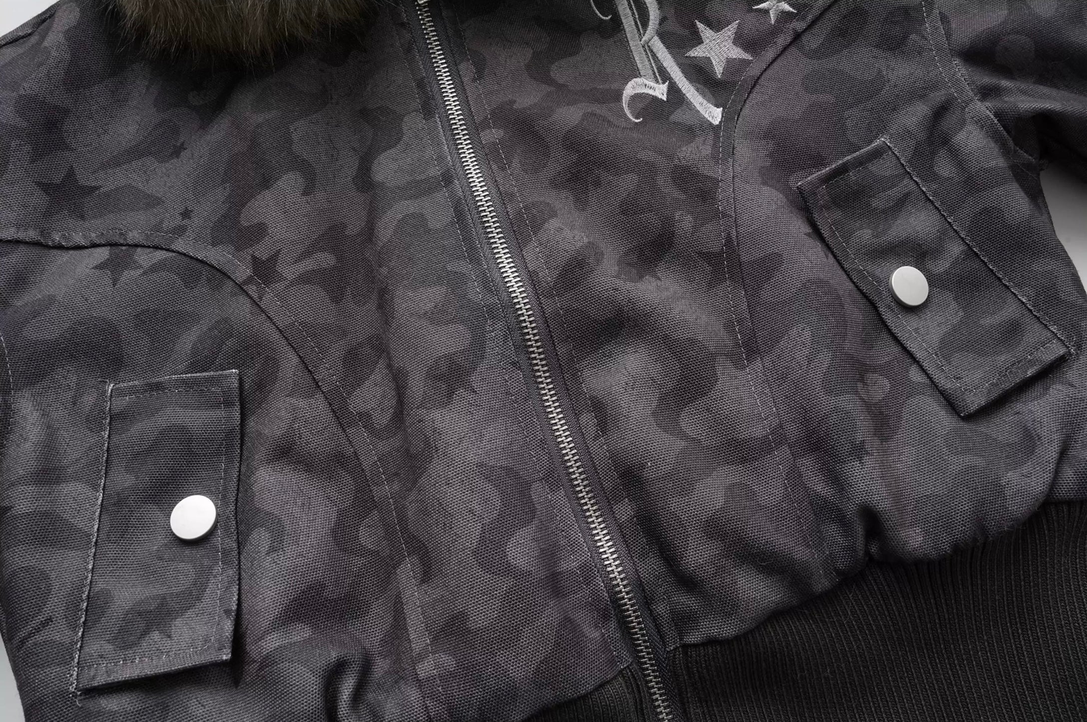 Cropped Camo Bomber Jacket mry002010