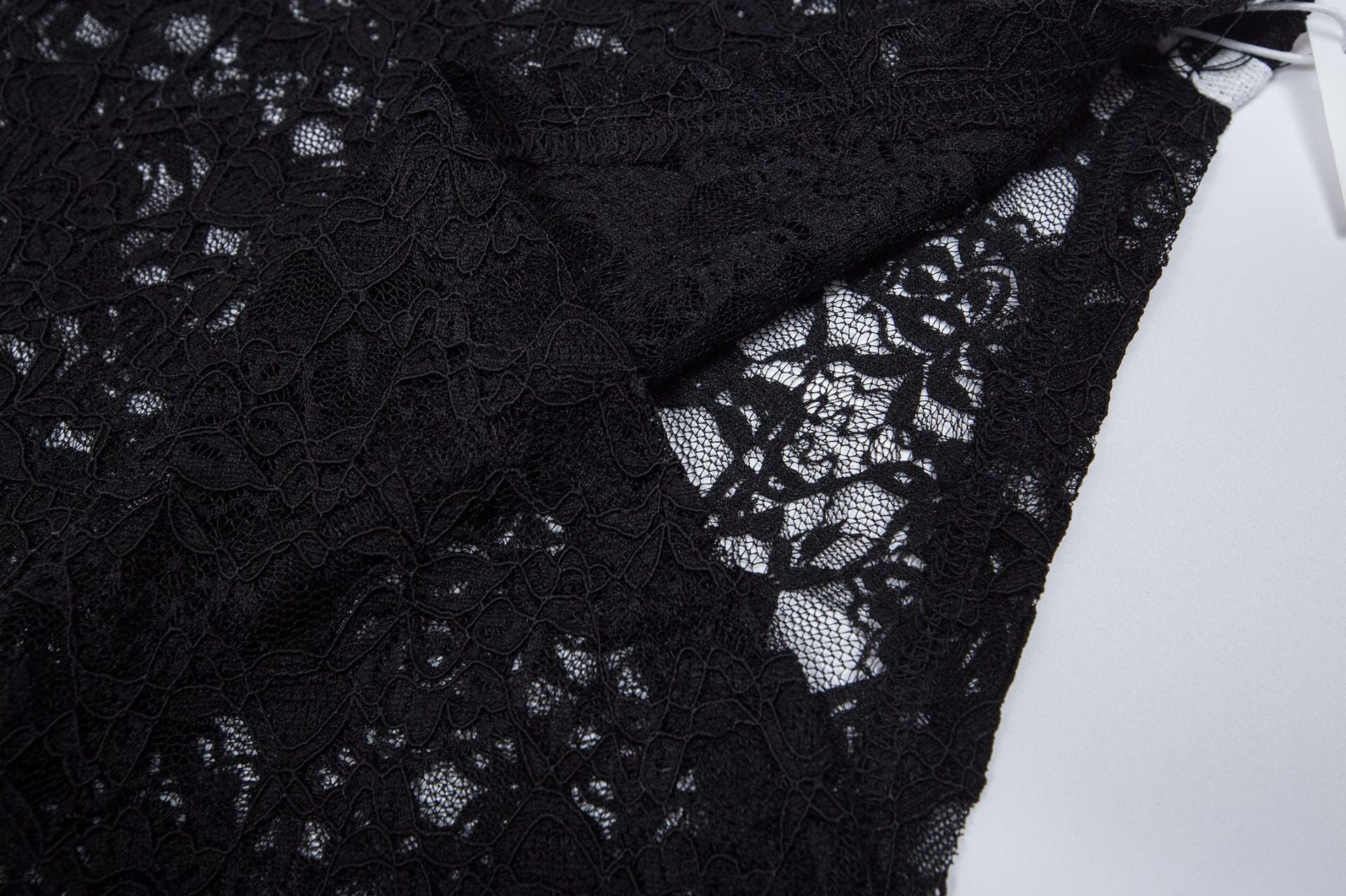 【2color】Asymmetric Lace Off-Shoulder Top mry001711