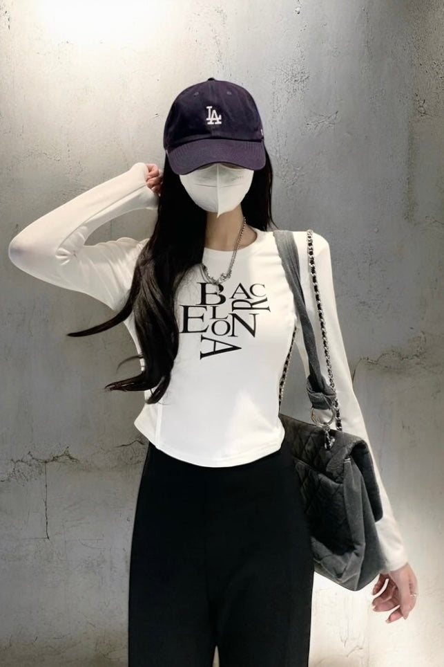 　【2color】Barcelona Typo Slim Fit Long Sleeve Tee mry001739