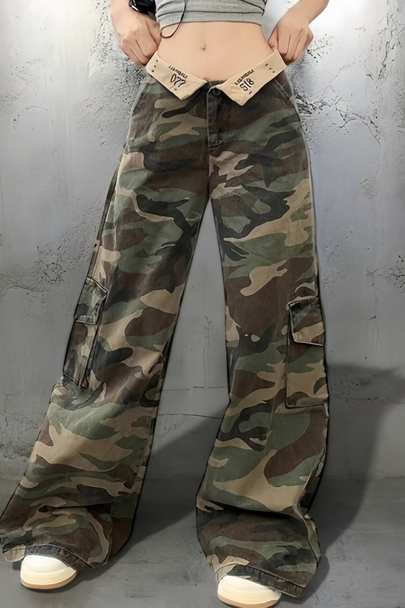 Low-rise camo cargo pants mry002172